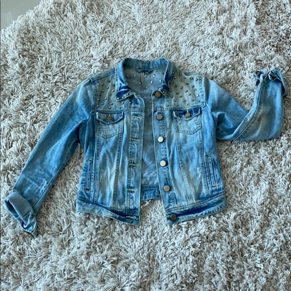 Host pick! 🤩 ROMEO & JULIET COUTURE Denim JACKET!